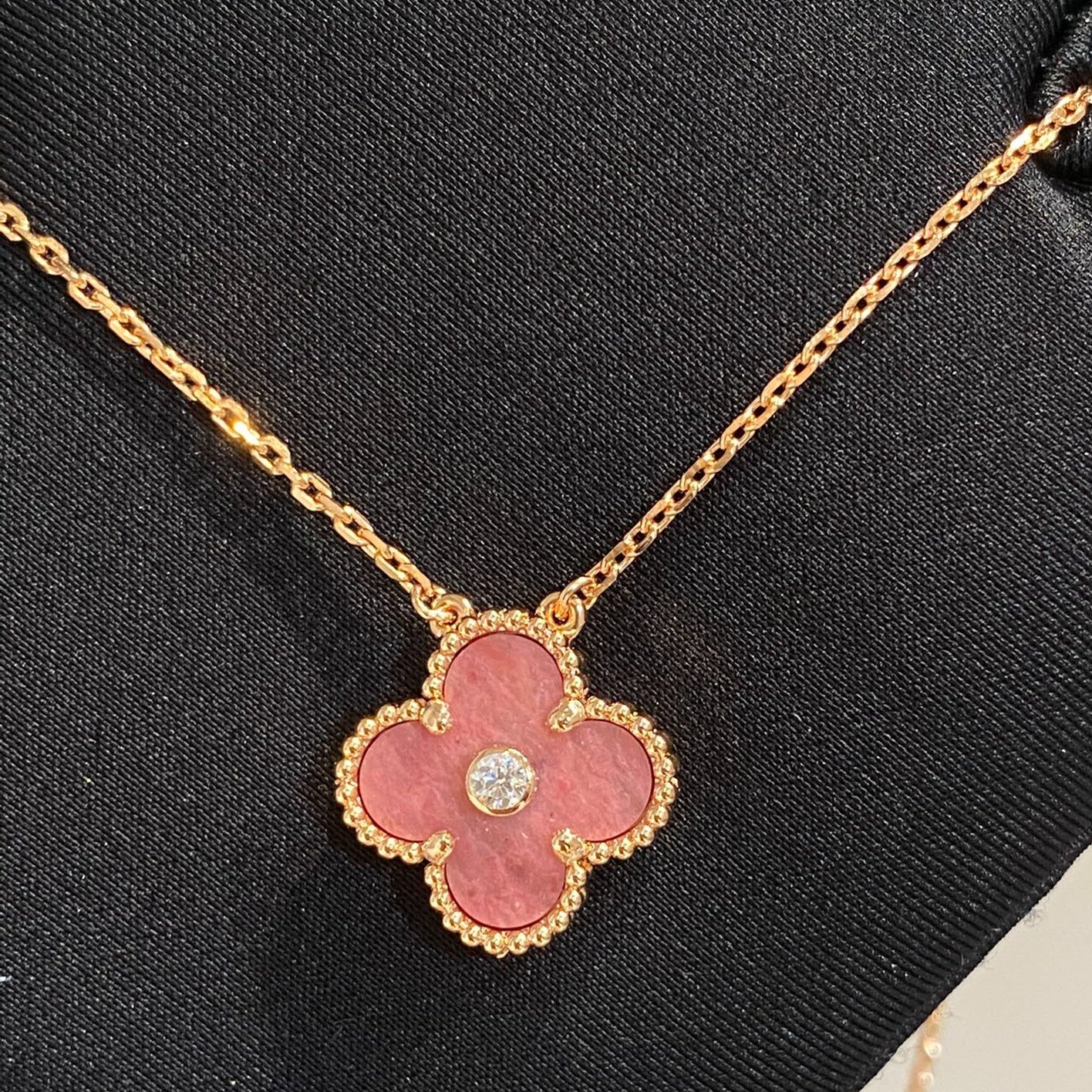 [BLUE TEARS]CLOVER 15MM DIAMOND RHODONITE NECKLACE