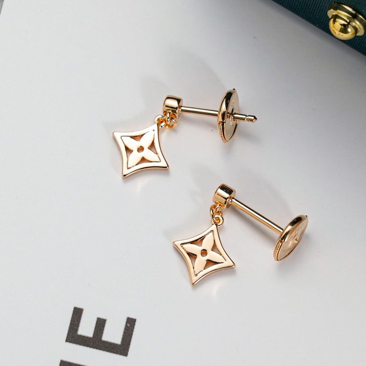 [BLUE TEARS]STAR EARRINGS GOLD