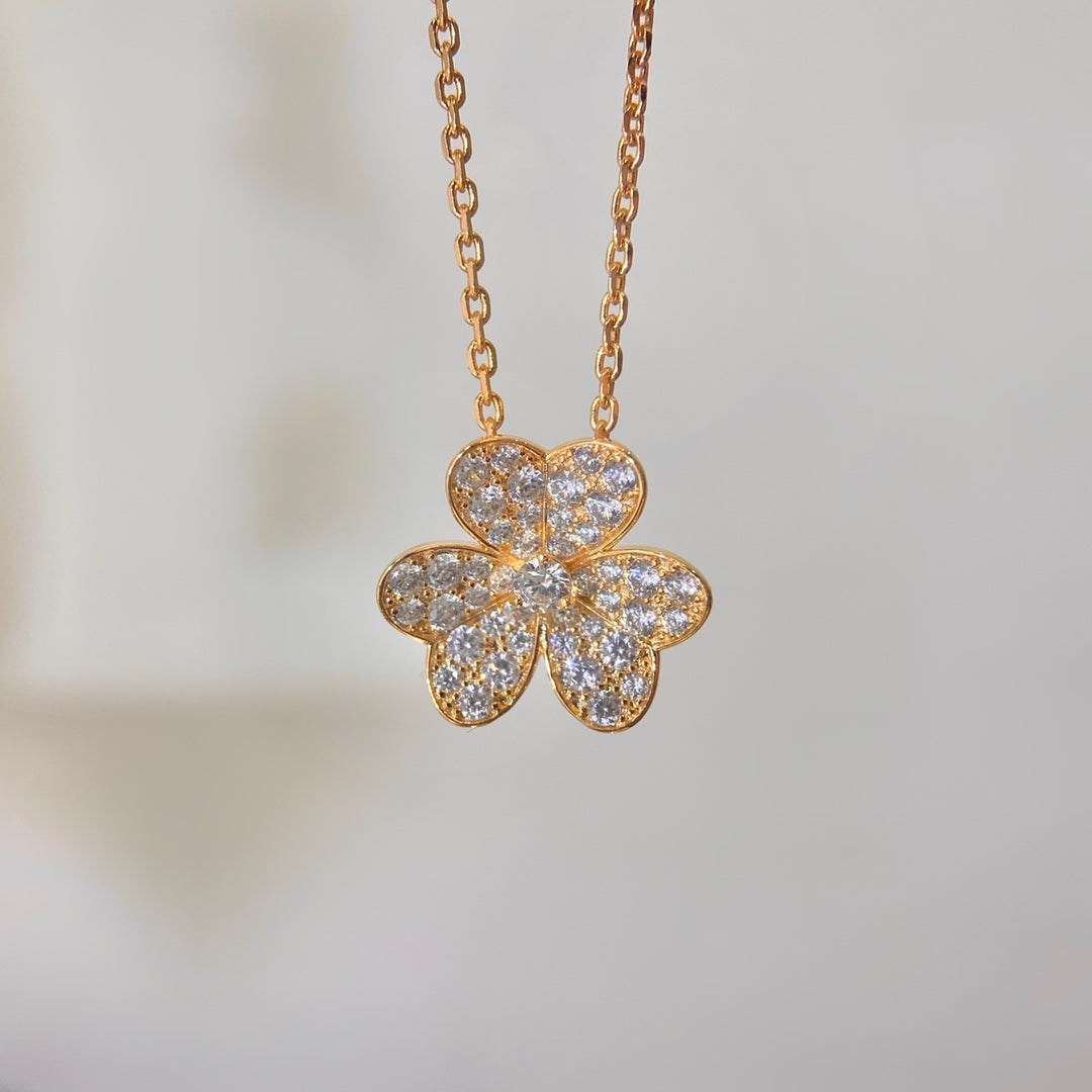 [BLUE TEARS]FLOWER DIAMOND NECKLACE