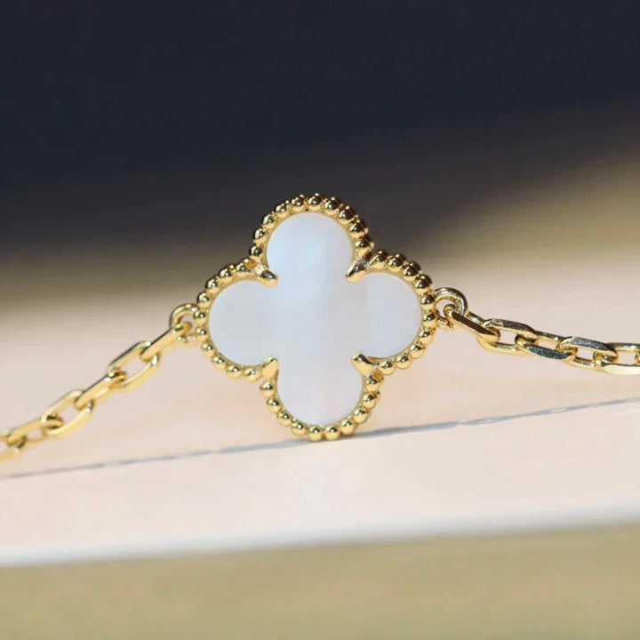 [BLUE TEARS]CLOVER 20 MOTIFS WHITE MOP NECKLACE