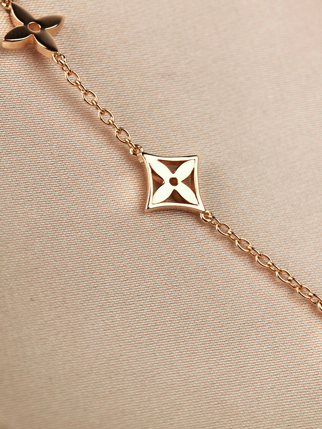 [BLUE TEARS]STAR AND SUN 7 MOTIFS GOLD BRACELET