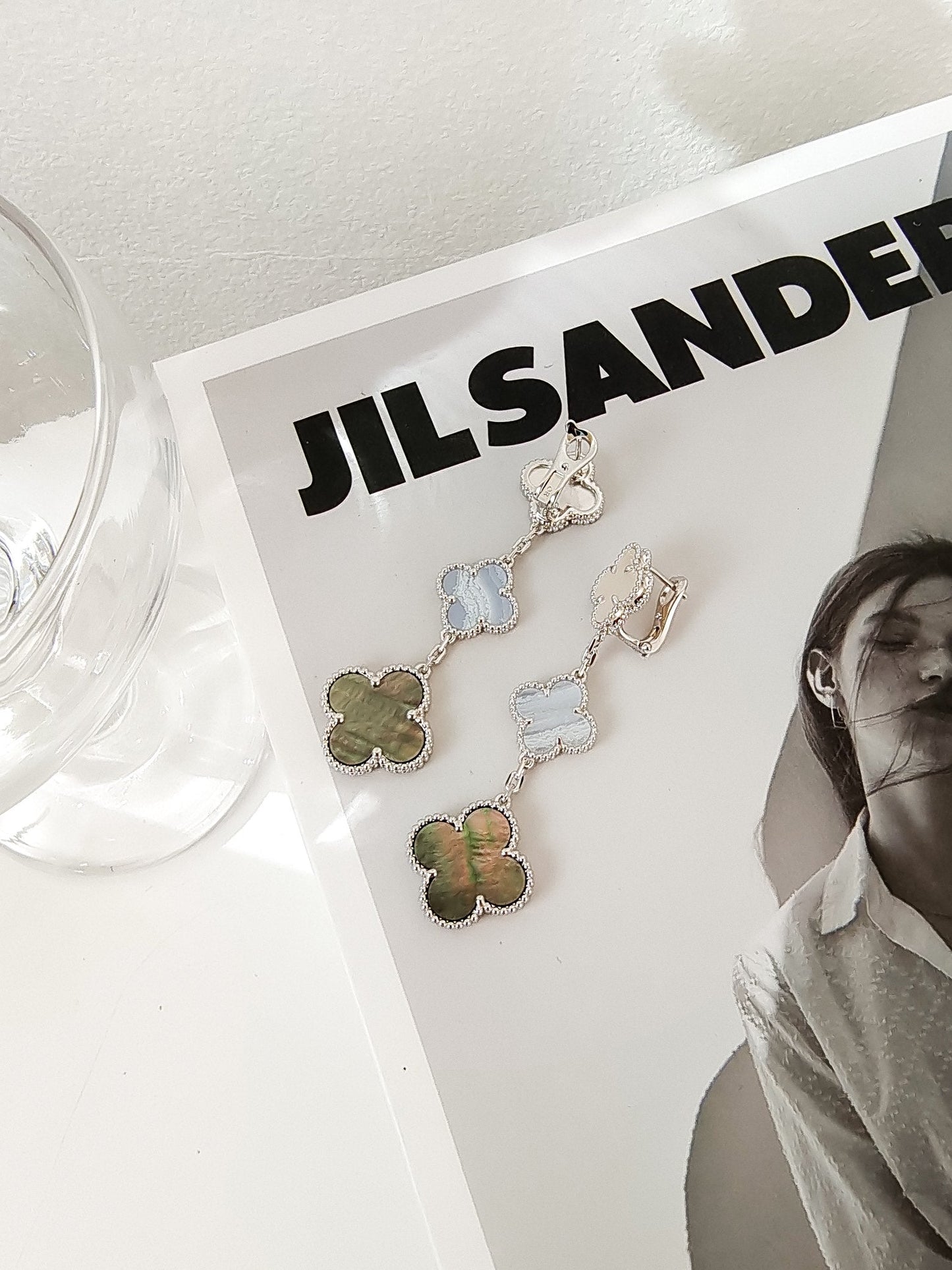 [BLUE TEARS]CLOVER 3 MOTIFS CHALCEDONY DARK MOP SILVER EARRINGS