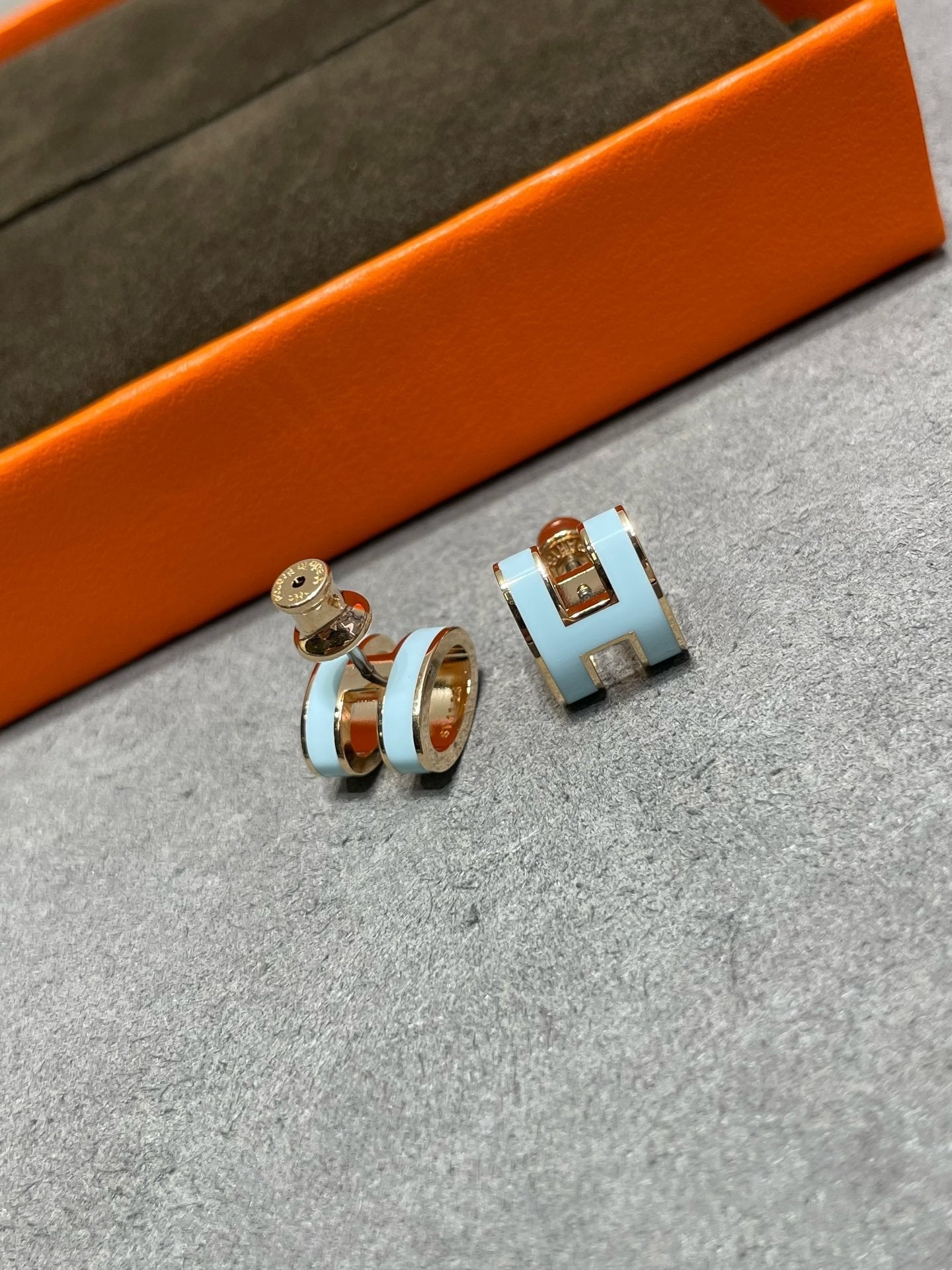 [BLUE TEARS]POP H SKY BLUE STUD EARRINGS