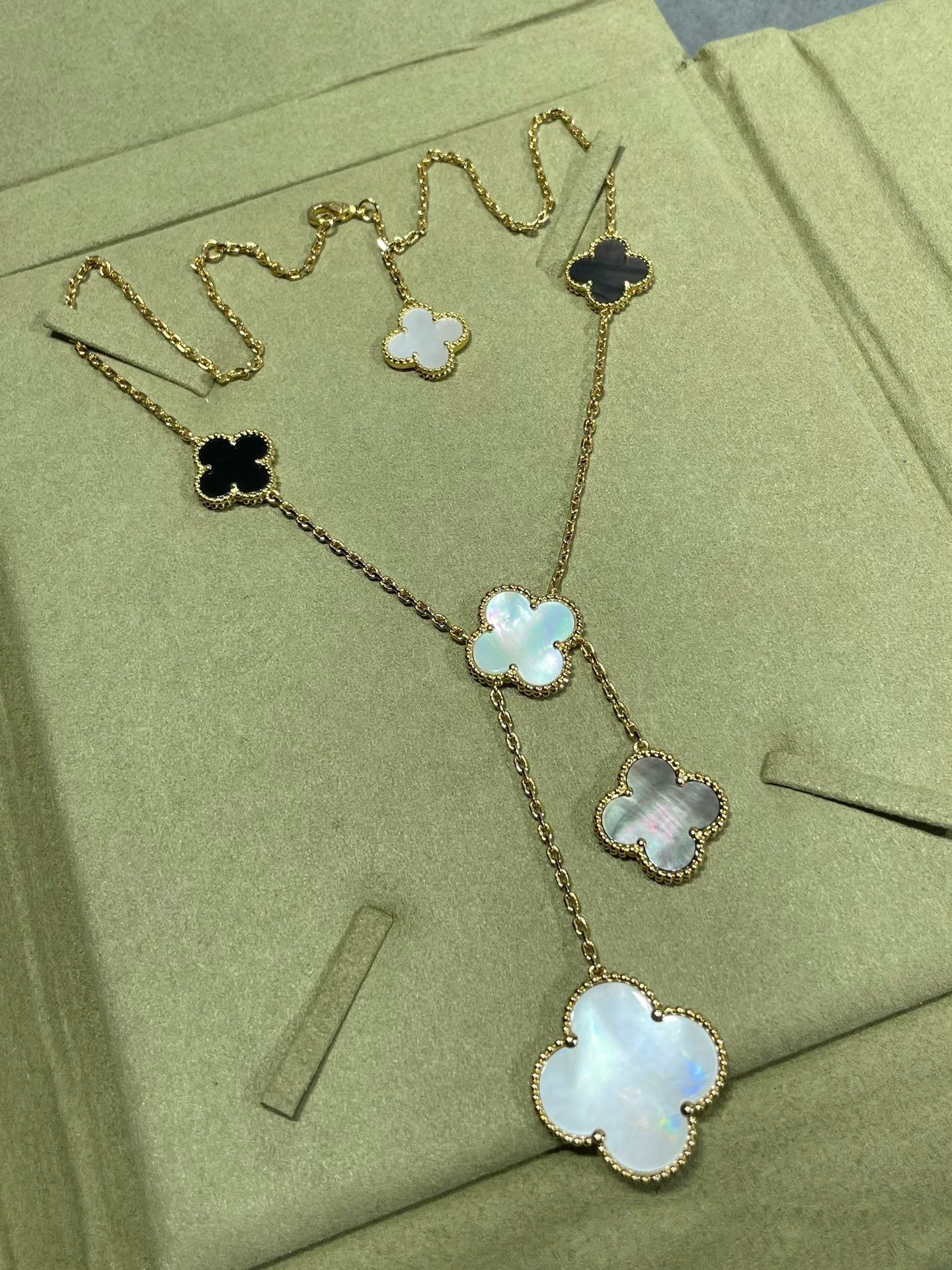 [BLUE TEARS]CLOVER 6 MOTIF MOP ONYX GOLD NECKLACE
