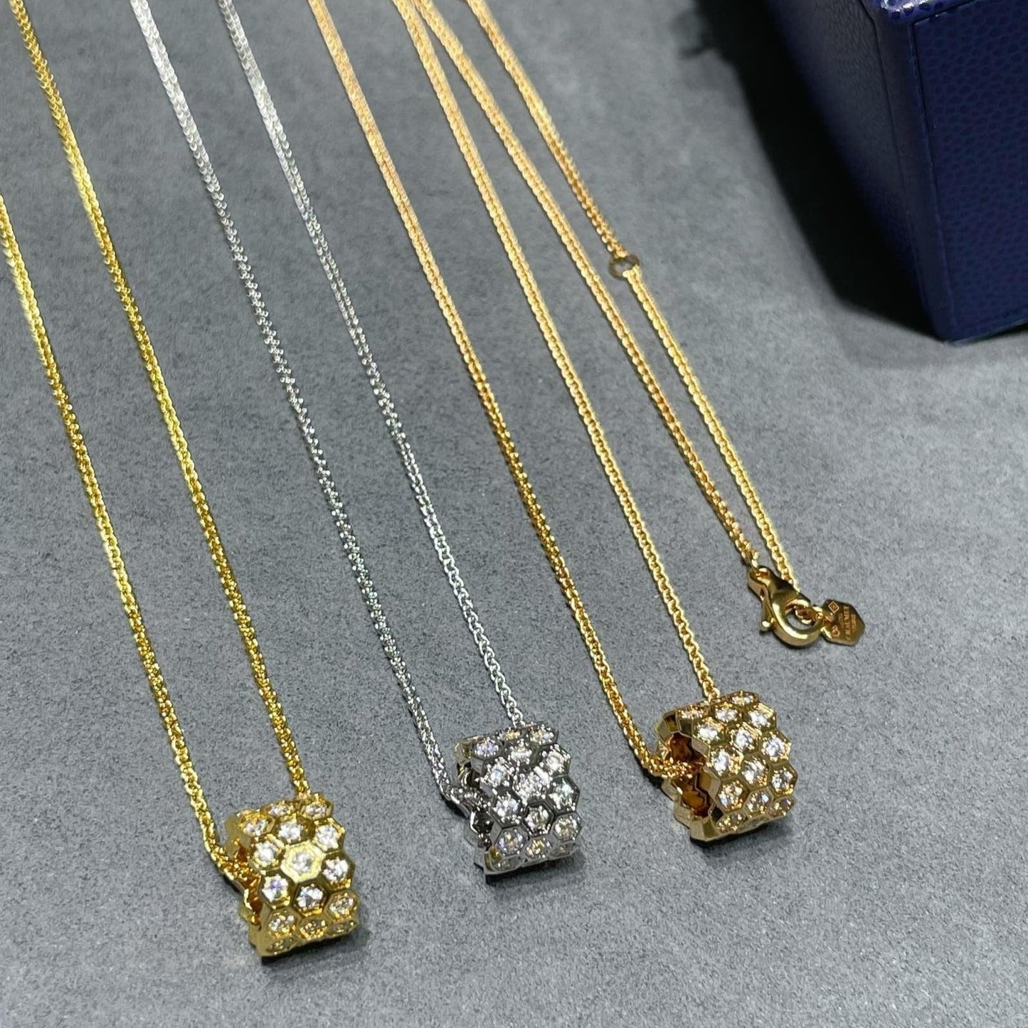 [BLUE TEARS]BEE LOVE DIAMOND PAVED 3 ROW NECKLACE