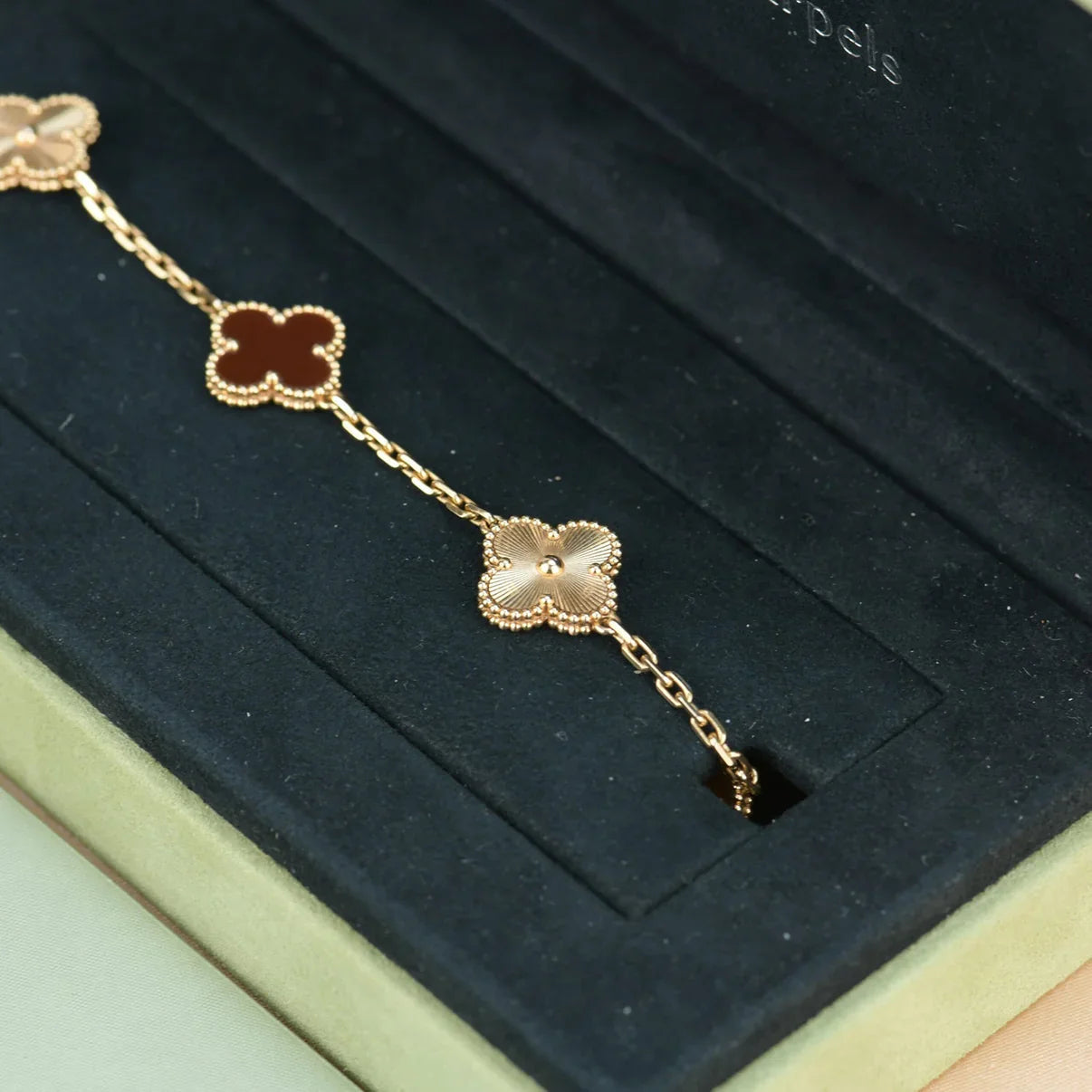 [BLUE TEARS] CLOVER 5 MOTIF RED CORNELIAN BRACELET COLLECTION