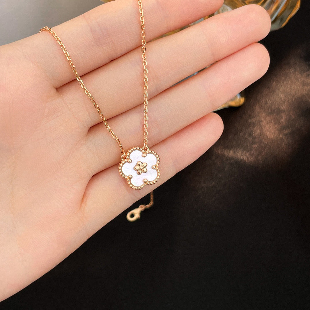 [BLUE TEARS]LUCKY  WHITE MOP  PLUM BLOSSOM NECKLACE