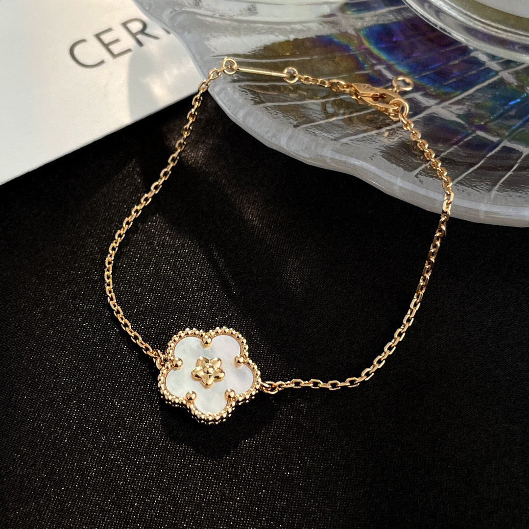 [BLUE TEARS]LUCKY WHITE MOP PLUM BLOSSOM  BRACELET