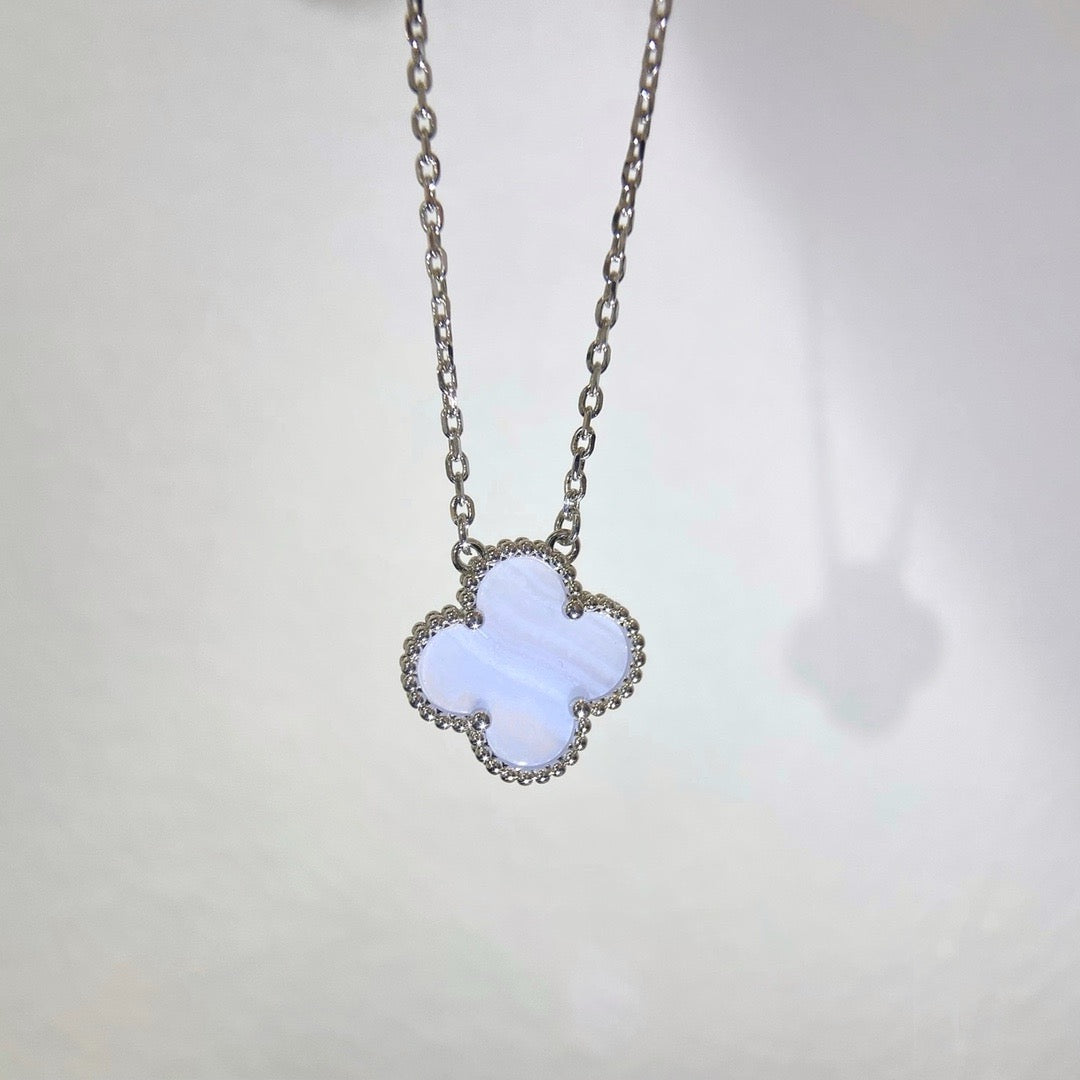 [BLUE TEARS]CLOVER 15MM BLUE CHALCEDONY NECKLACE SILVER