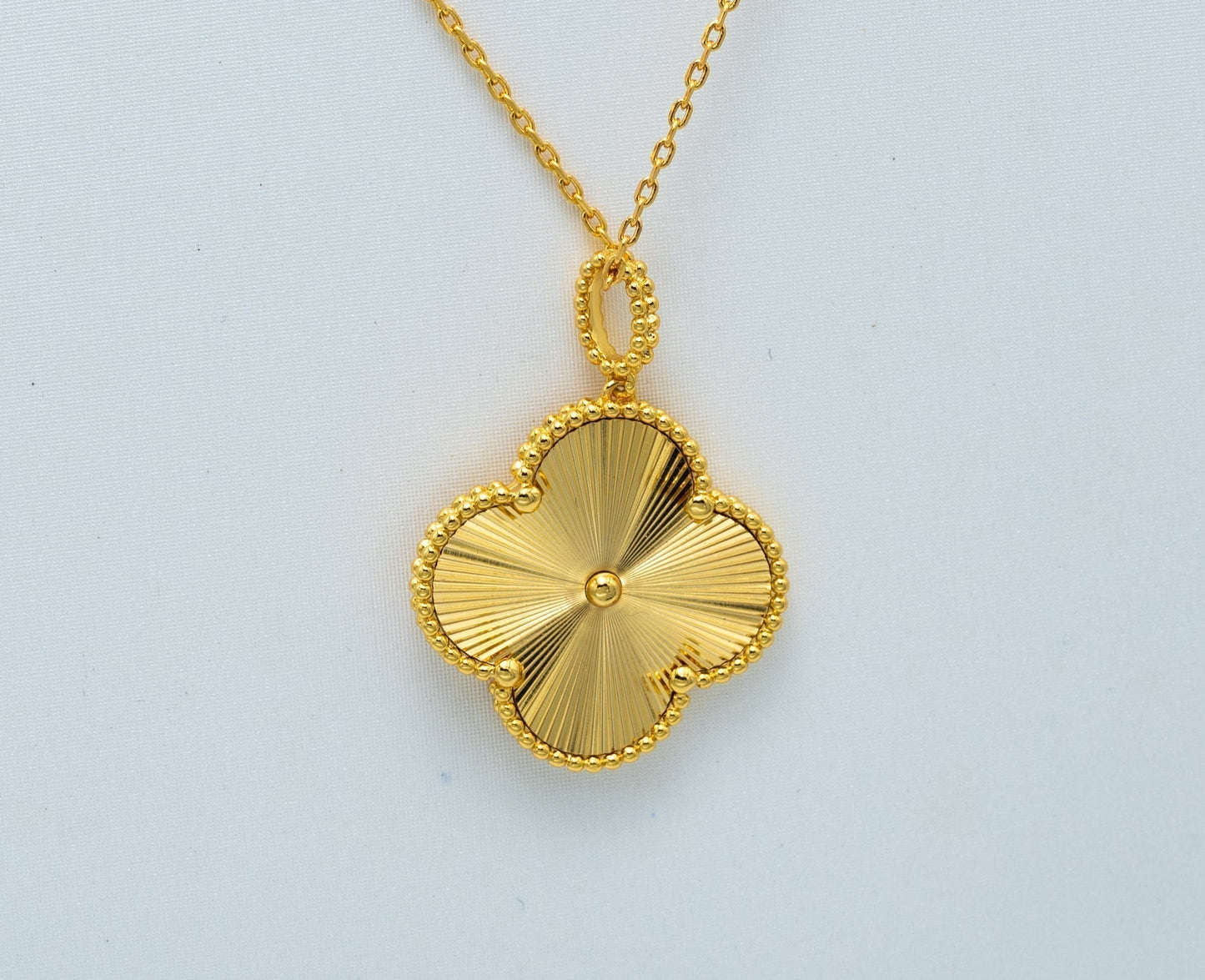 [BLUE TEARS]CLOVER 25MM PEDANT NECKLACE GOLD