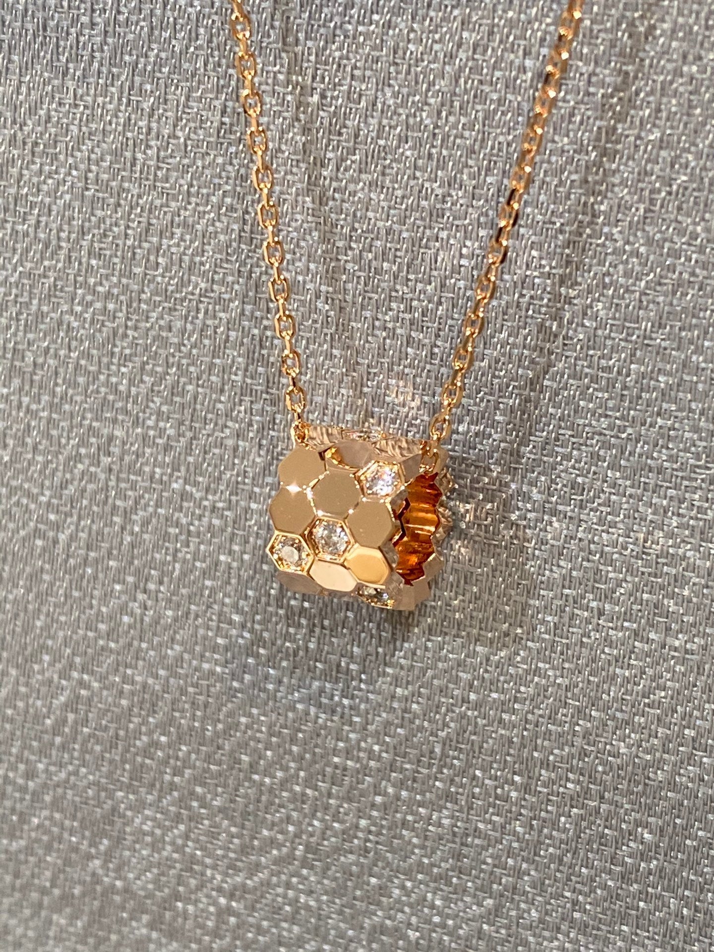 [BLUE TEARS]BEE LOVE DIAMOND NECKLACE