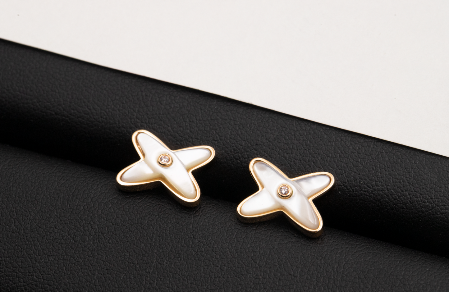 [BLUE TEARS]JEUX DE WHITE MOP ROSE GOLD DIAMOND EARRINGS